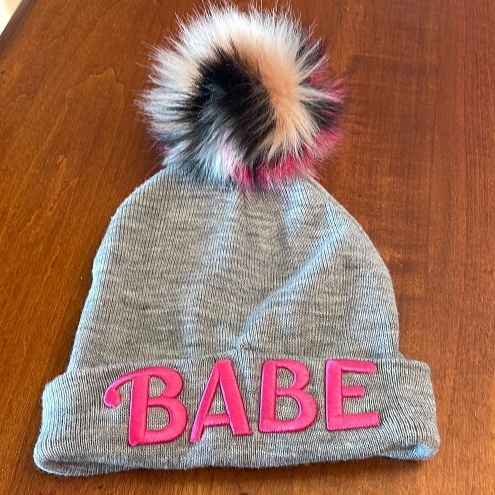 BABE Knit Hat With Faux Fur Pom Pom